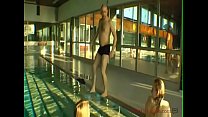 3 deutsche MILFs im öffentlichen Schwimmbad - jetztfickmich.com